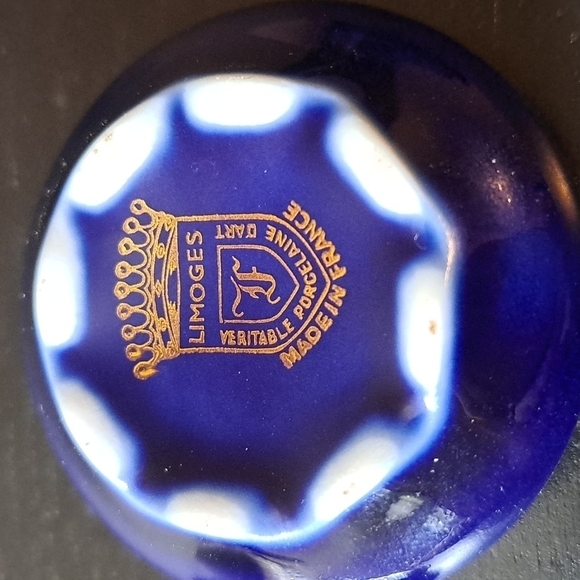 Vintage Small LIMOGES France Porcelain Covalt Blue 2" round trinket box. - Picture 5 of 7